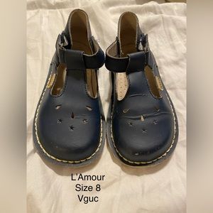 L’AMOUR size 8 navy dress shoes